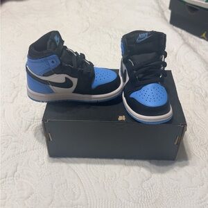 Nike Kids' Black and Blue Sneakers
